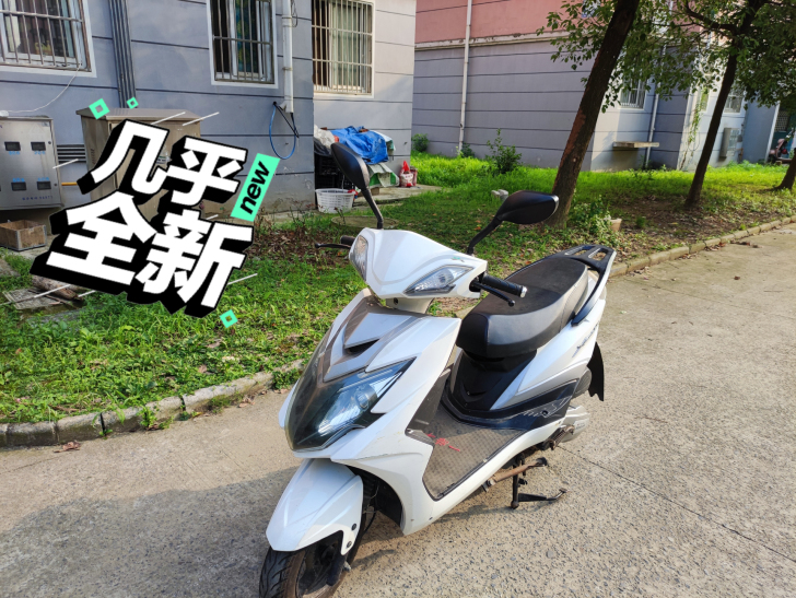 摩托小踏板 烧油的 九成新 因为不经常骑所...