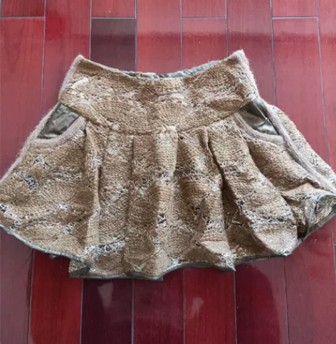 百褶裙，适合1尺9—2尺腰围。 感兴趣的话...