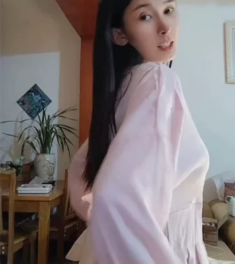 很仙很文雅的连衣裙 宝贝们，可以看看全新的...