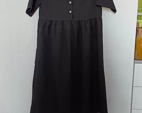 学院风的小裙子，裙长100，腰围可穿到80...