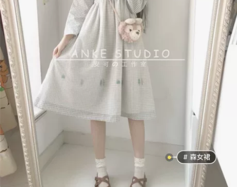 小树林 秋新款日系软妹风刺绣小立领网纱格子...