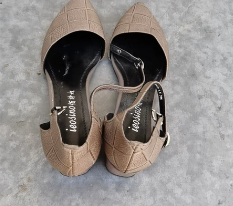 全新！全新！全新！ 37码单跟鞋！佰诗奴专...