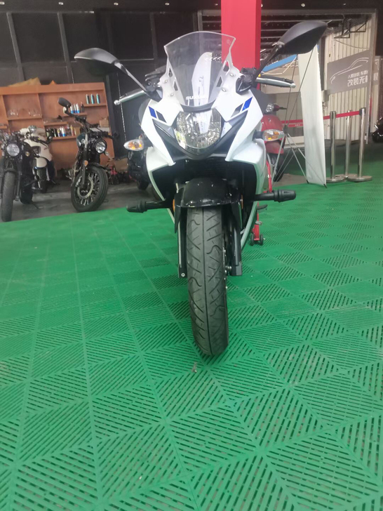 铃木gsx250 准新车1700公里 无瑕疵