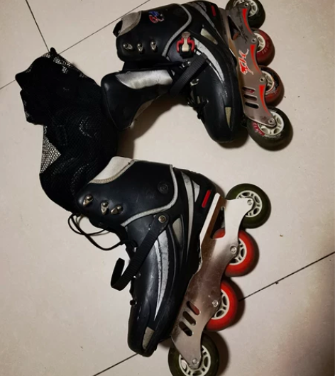 飞虎轮滑鞋 搬家，出家里闲置。 飞虎轮滑鞋...