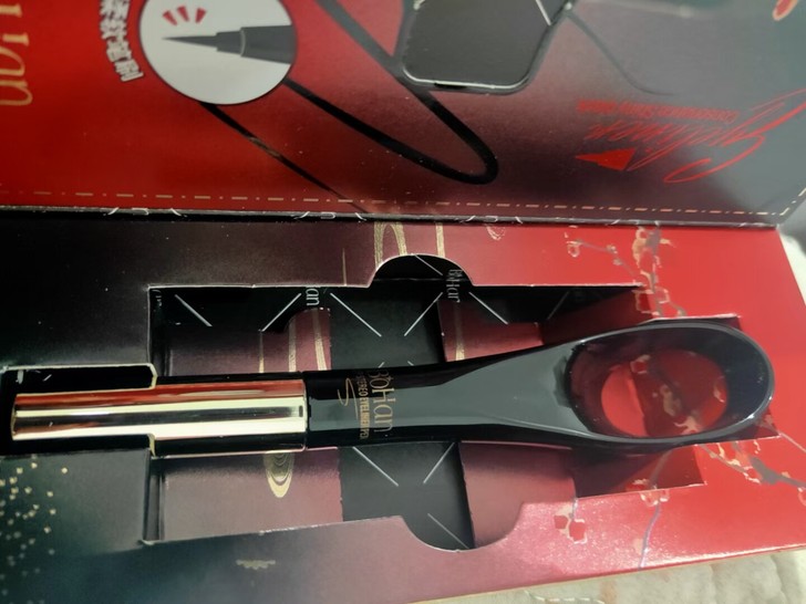 超豪华的眼线笔！定制版软头，绝对真货。这款...