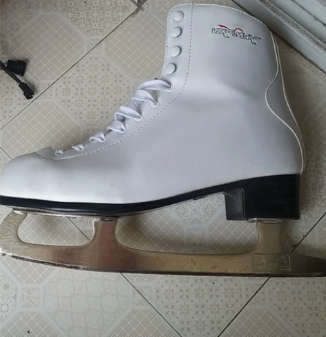 威玛仕花枰冰刀鞋。男女士滑冰冰鞋正常使用可...