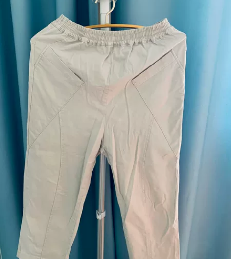 米色休闲裤 感兴趣的话点“我想要”和我私聊...