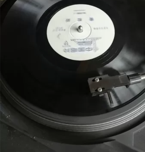 青松岭:电影录音剪辑黑胶唱片的5/6面，品...