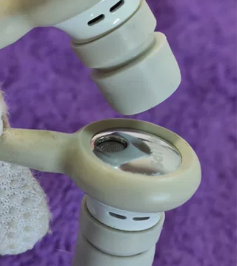 飞利浦耳机    几乎全新    便携盒稍...