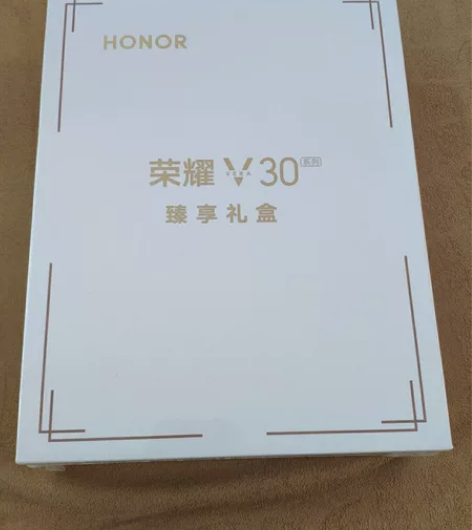 华为荣耀V30礼包 礼包包含:自拍杆+经典...