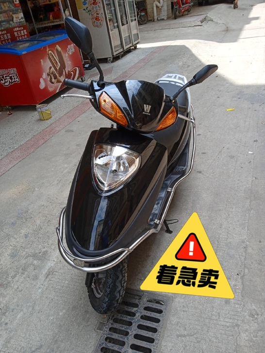 豪爵摩托车，国四电喷，手续齐全，新车入手半...