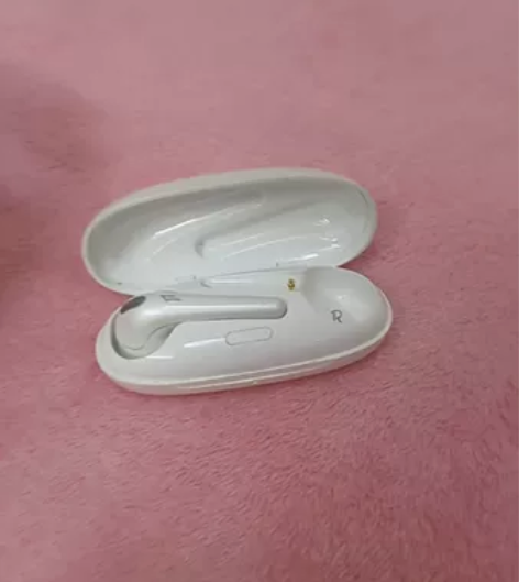 万魔舒适豆一代。 去年买的 只剩下左耳了～...