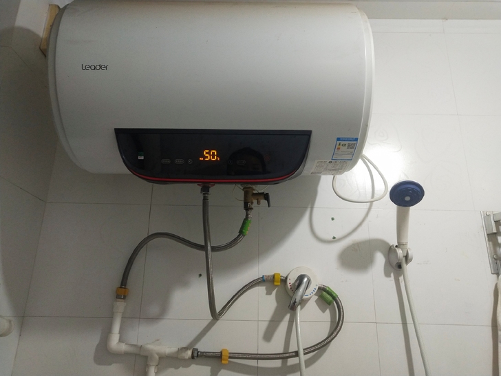 八成新热水器转卖50L热水器使用不到一年，...