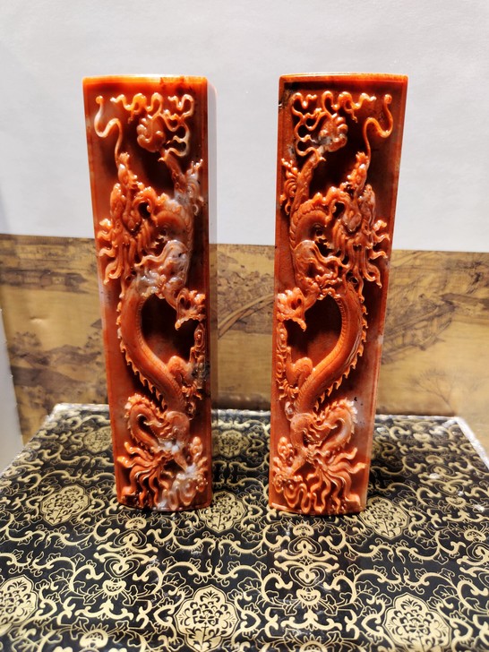 镇纸一对。双龙戏珠