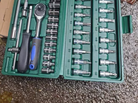汽修工具套装修车套筒扳手大中小飞棘轮汽车工...