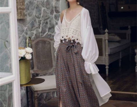 法式风情短款吊带女夏海边度假波西米亚V领打...