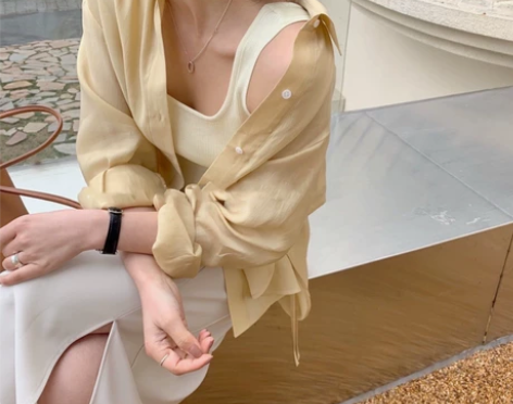 百搭浅黄色背心，全新闲置 感兴趣的话点“我...