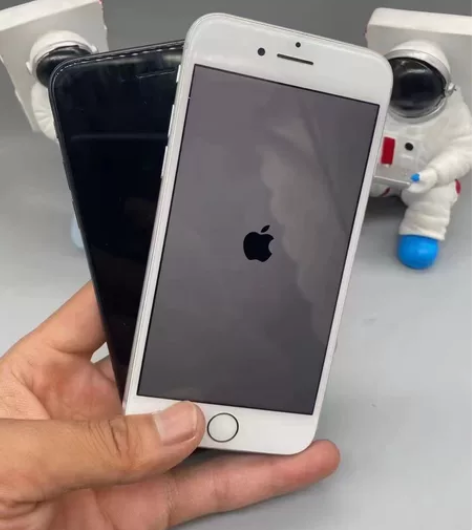 苹果小8 64G三网通 备用机首选 几小百...