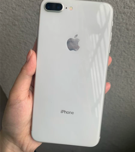 苹果8plus 电池78 美版 64G 静...