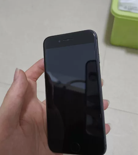 苹果8，64g电池效率78，有网络锁 感兴...