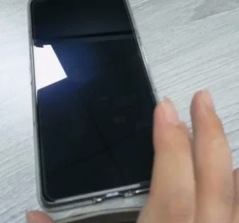 自用红米k50电竞版，买了才一个月没有磕碰...