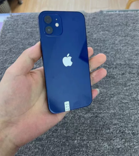 苹果12  无锁 64G 成色98新 10...