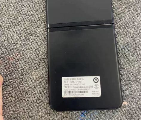便宜出三星Zflip3 8+128，个人一...