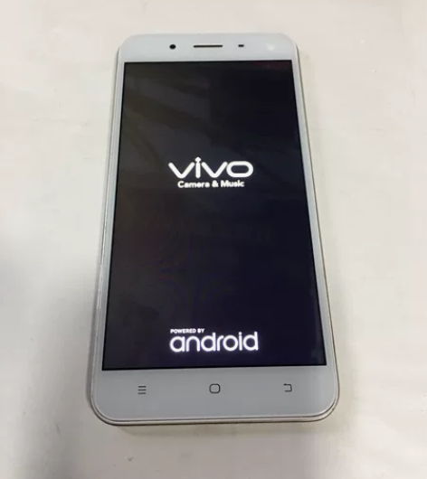 vivoy66，3+32，正常使用，后壳明...