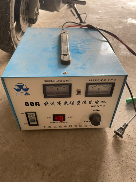 上海三鑫快速高效硅整流充电机