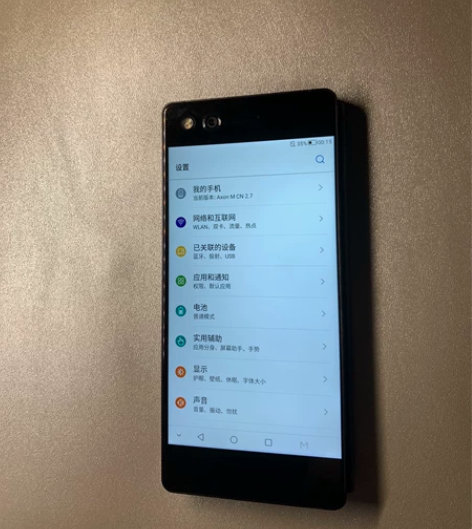 出多台中兴z999折叠屏手机 两个大屏幕[...