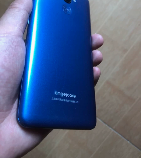 个人老年机  后盖有稍微的划痕  上海中兴...