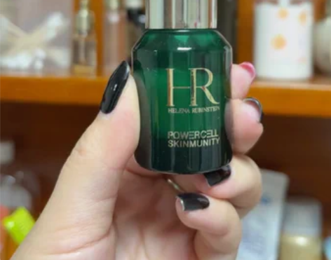 赫莲娜绿宝瓶精华小样 感兴趣的话点“我想要...