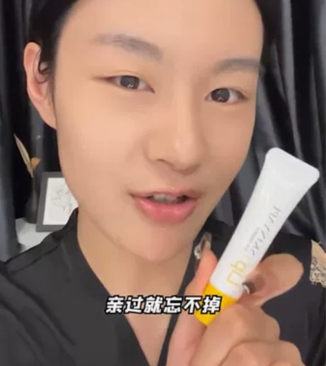 未来润唇膏补水保湿滋润防干裂淡化唇纹护唇膏...