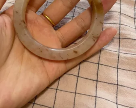 【闲置出】圈口57的粉底俏色老料草莓酱 尺...