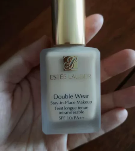 得物购入的雅诗兰黛粉底,额…色号买错了,本...