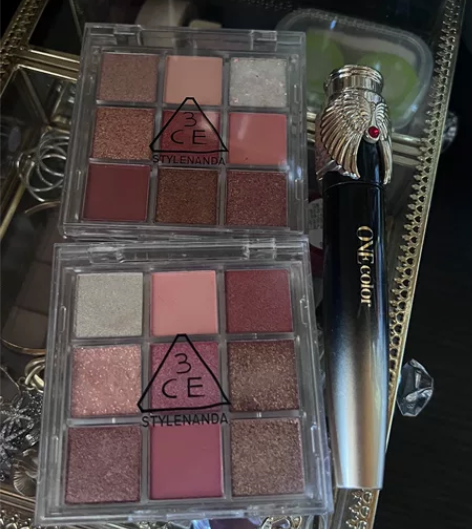 两眼影 一睫毛膏 几乎全新 打包价 感兴趣...