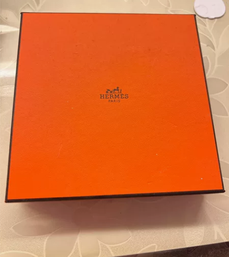 爱马仕香水礼盒 有盒子 感兴趣的话点“我想...