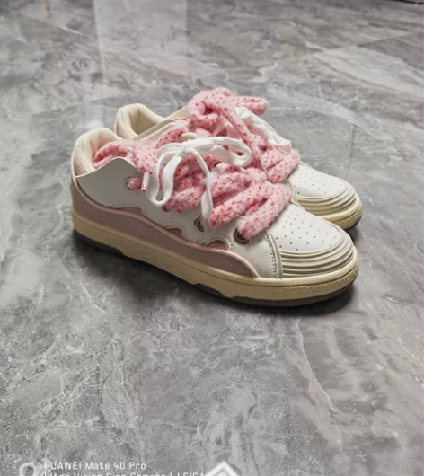 女士运动休闲鞋 特色大鞋带  38码  穿...