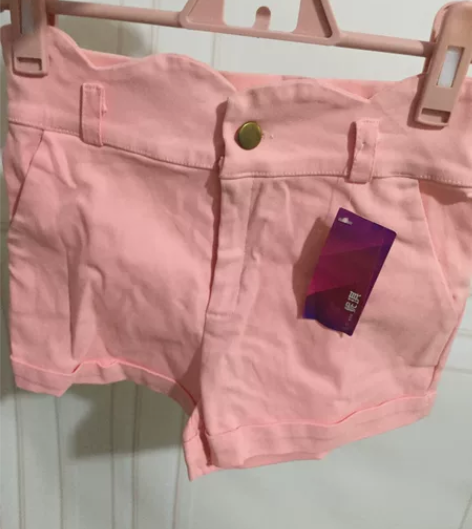 粉色短裤女 新旧程度:全新  尺寸规格:松...