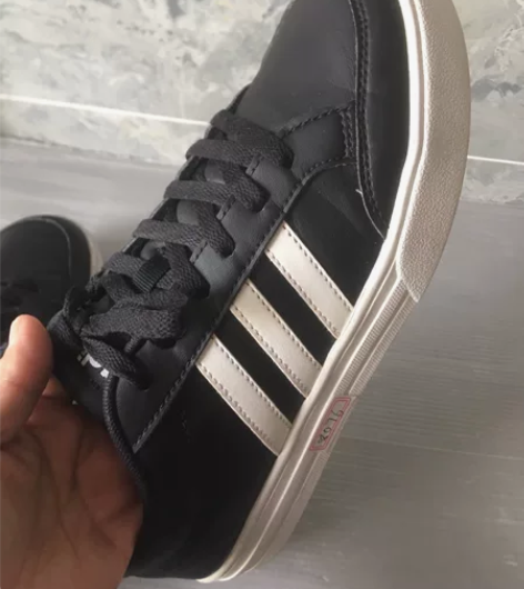 二手正品阿迪轻便透气休闲运动鞋41码  保...