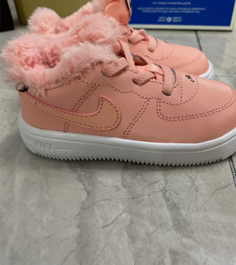 Nike奥莱买的无鞋盒仅试穿全新7c 感兴...