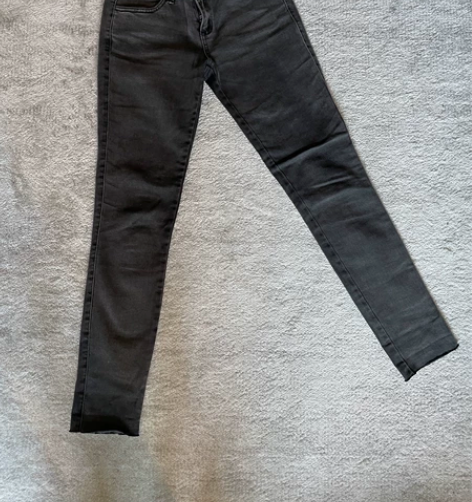女士牛仔裤，25码，清闲置，100元包邮4...