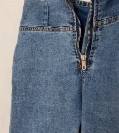 高腰牛仔裤 巨显瘦的 感兴趣的话点“我想要...