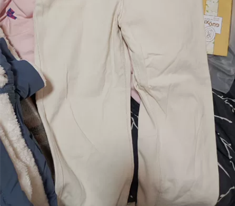 米白色牛仔裤，闲置出 感兴趣的话点“我想要...