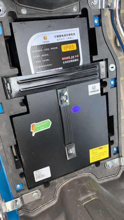 出租60v60a锂电池，电压75.6v，