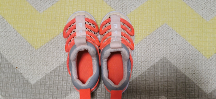 nike透气网鞋 八成新 轻微磨损 洗鞋店...
