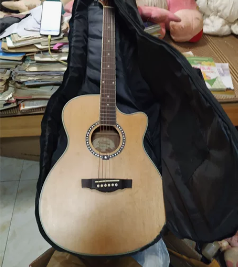 吉他一把，自提不邮寄 感兴趣的话点“我想要...