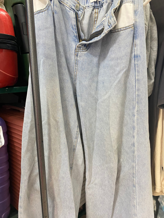 本涩牛仔裤阔腿裤很显腿细 裤子40上衣70...