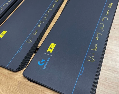 全新罗技游戏鼠标垫办公电脑键盘垫加厚锁边超...