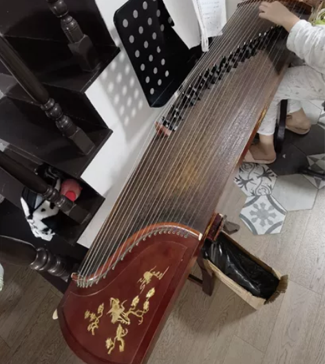 实木古筝一把，升级闲置 娃初学使用，现在已...